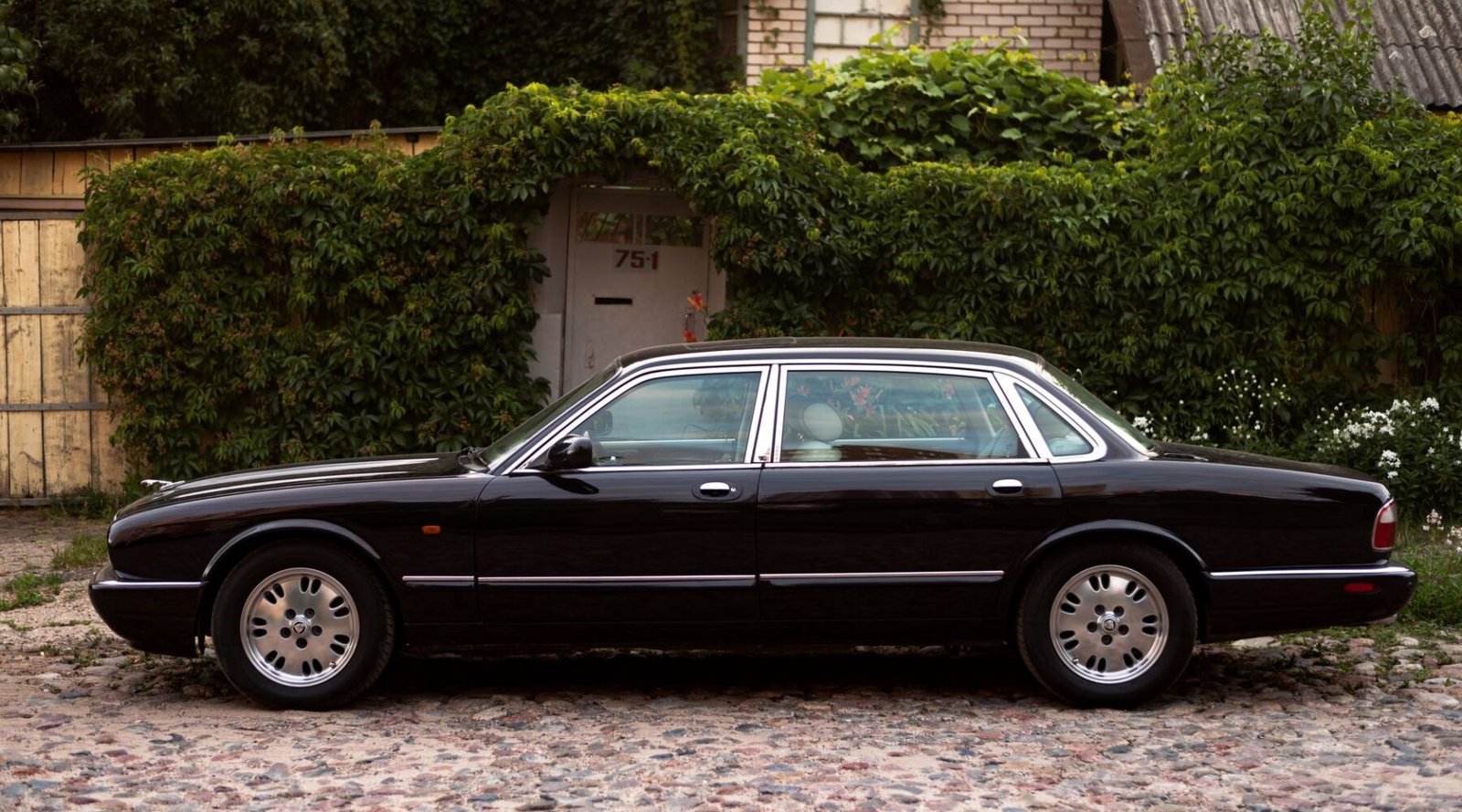 2011 Jaguar XJ: what buyers should know