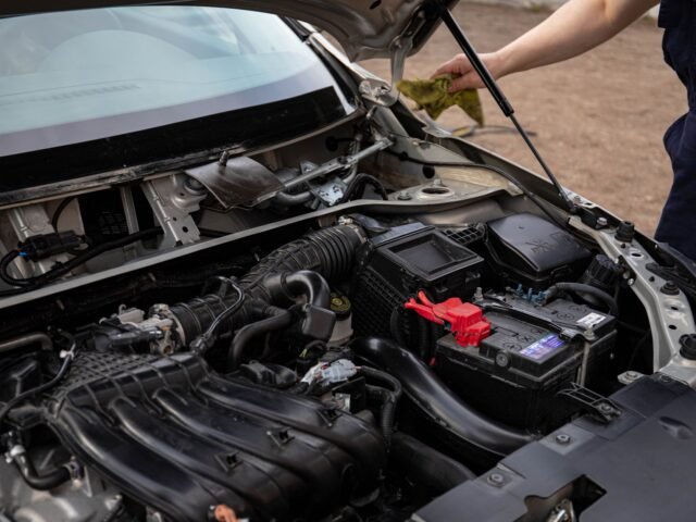 How to know when your car battery needs replacing