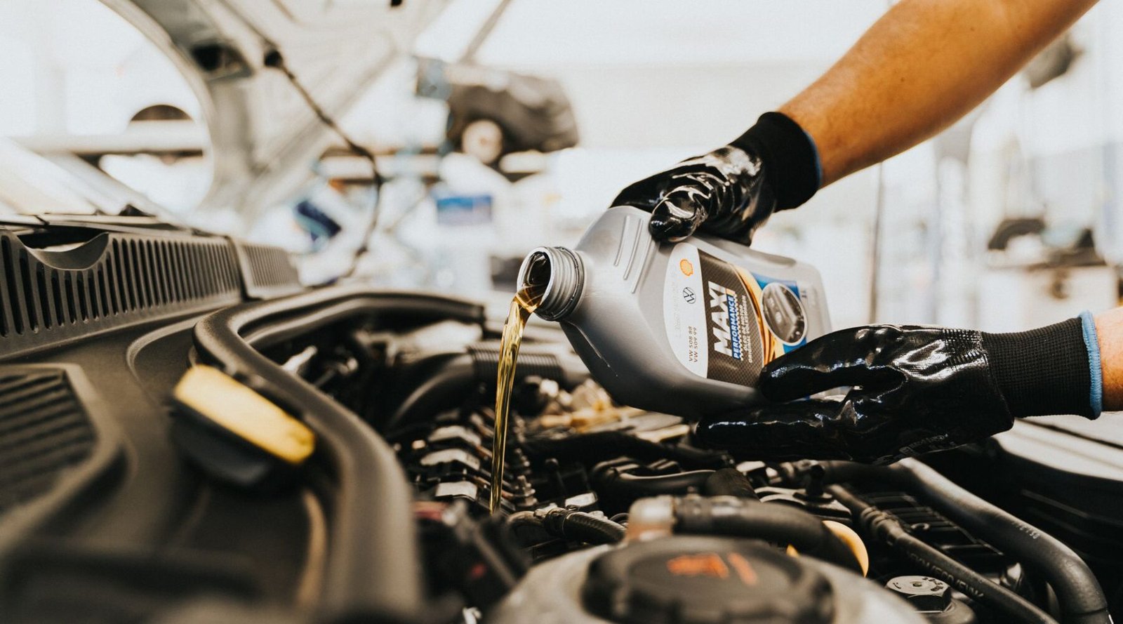 Clear technical indicators that your engine requires fresh oil