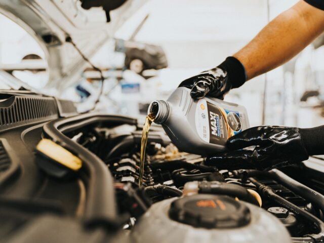 Clear technical indicators that your engine requires fresh oil