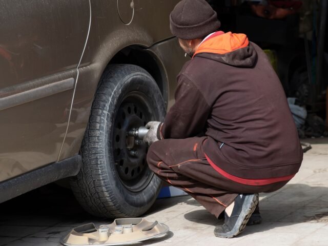 How to replace a flat tire: a step-by-step guide