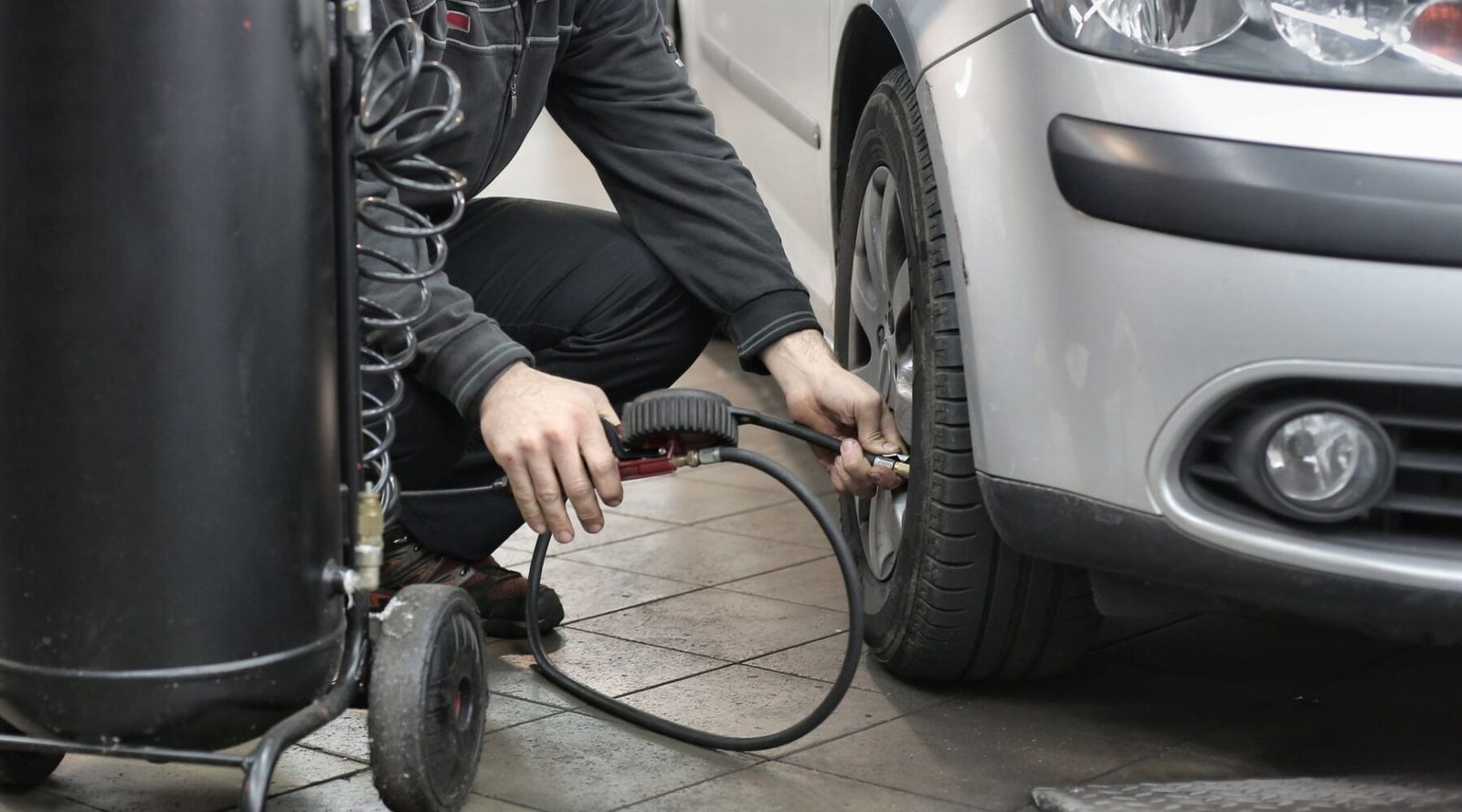 How to check and maintain tire pressure for safety