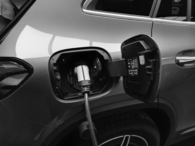 Plug-in hybrid vs. hybrid: key differences explained