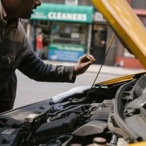 Car leaking oil when parked: causes and solutions