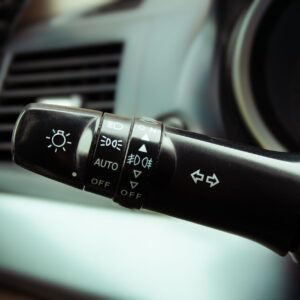 Car makes noise when turning: causes and solutions