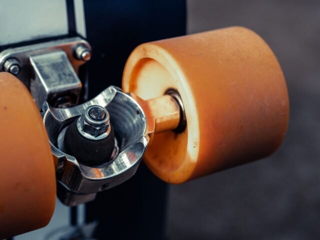 Wheel bearing removal tool for effective maintenance